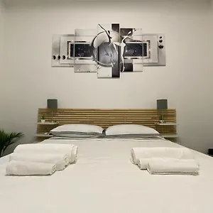 Appartamento Dm, Roma